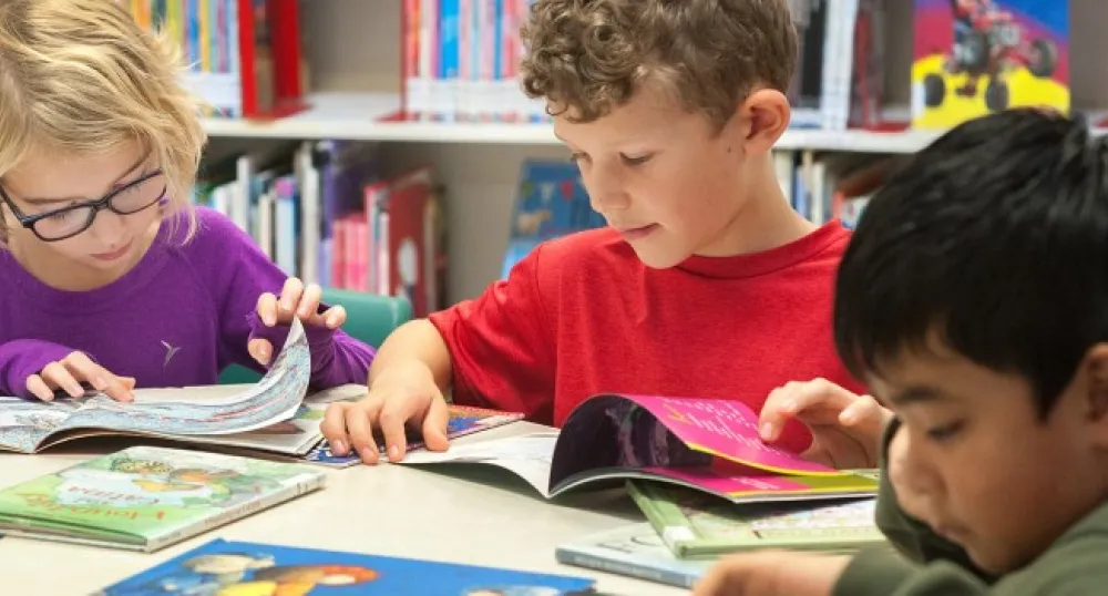 children reading at a table