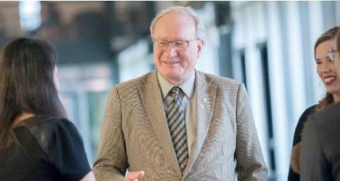 Premier Wade Maclauchlan speaking to conference delegates