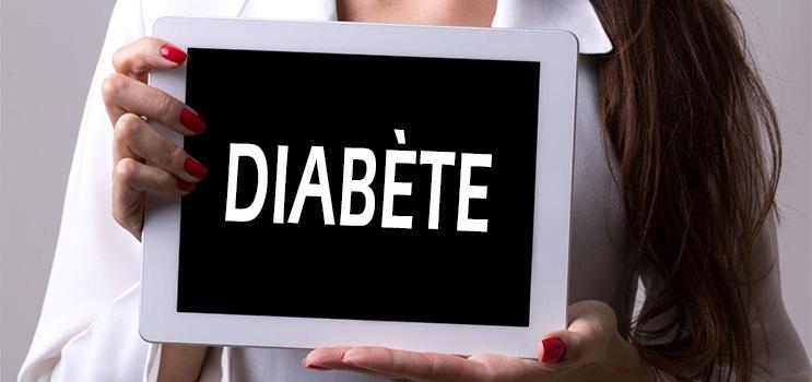 Professionnel de la santé tenant une tablette panneau indiquant: Diabète