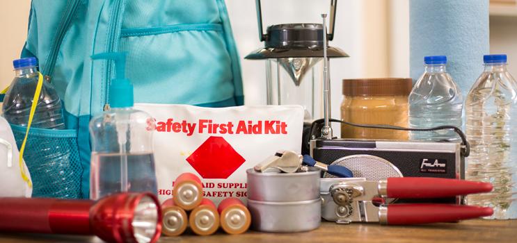 photo of items that should be in an emergency kit