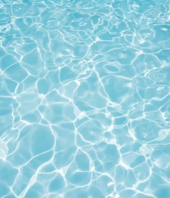eau dans une piscine