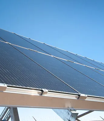 Installation de panneaux solaires à Miltonvale Park, Î.-P.-É.