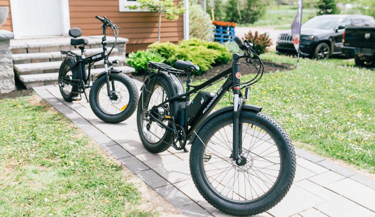 Image of two types of e-bikes