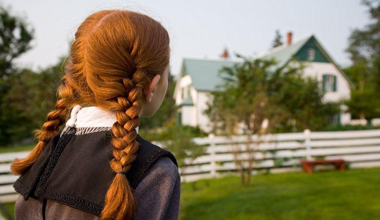 Anne of Green Gables looks at Green Gables