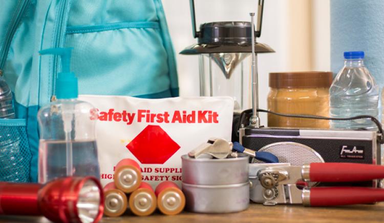 photo of items that should be in an emergency kit